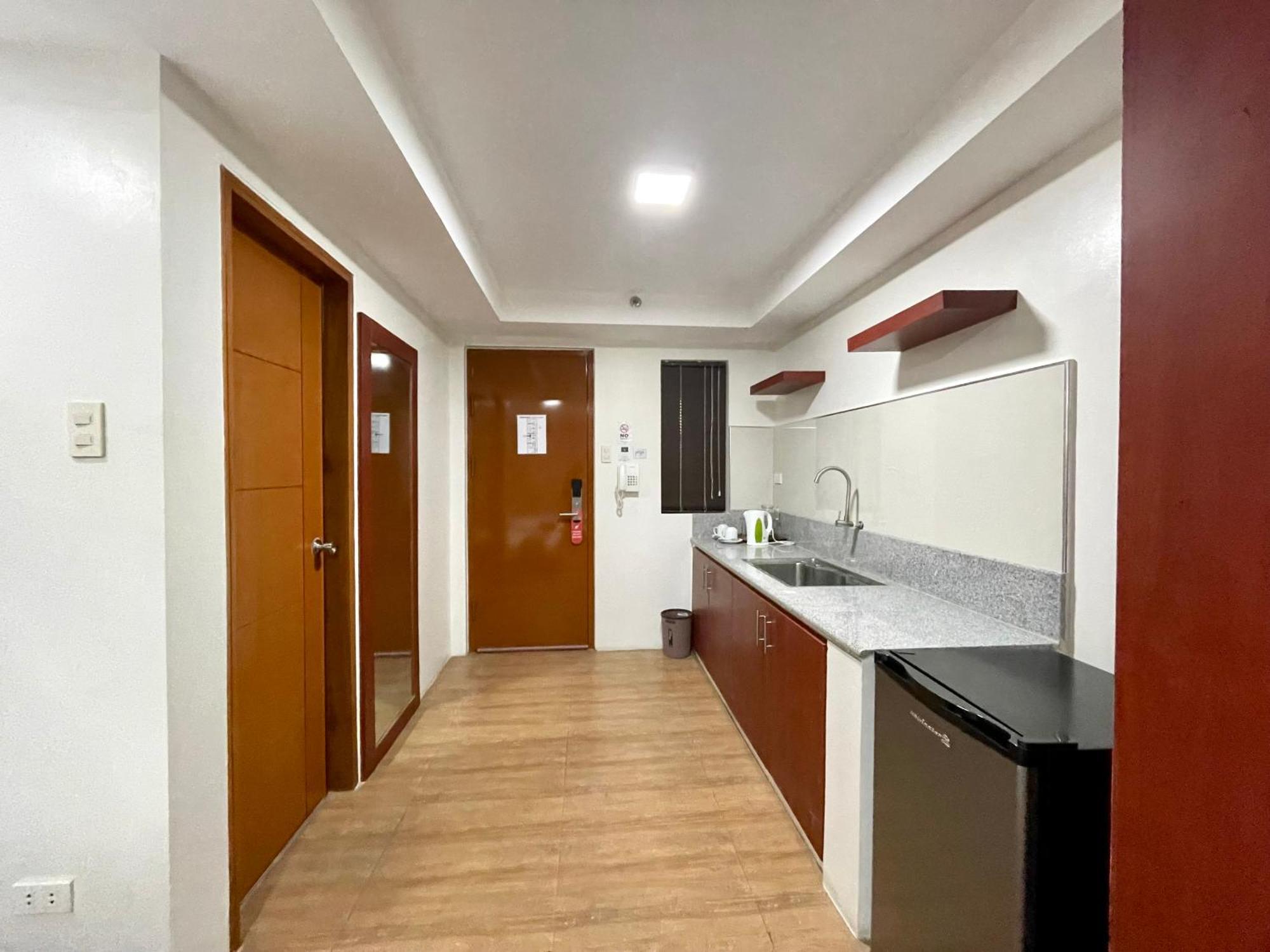 Staycation Hotel San Jose  Bagian luar foto