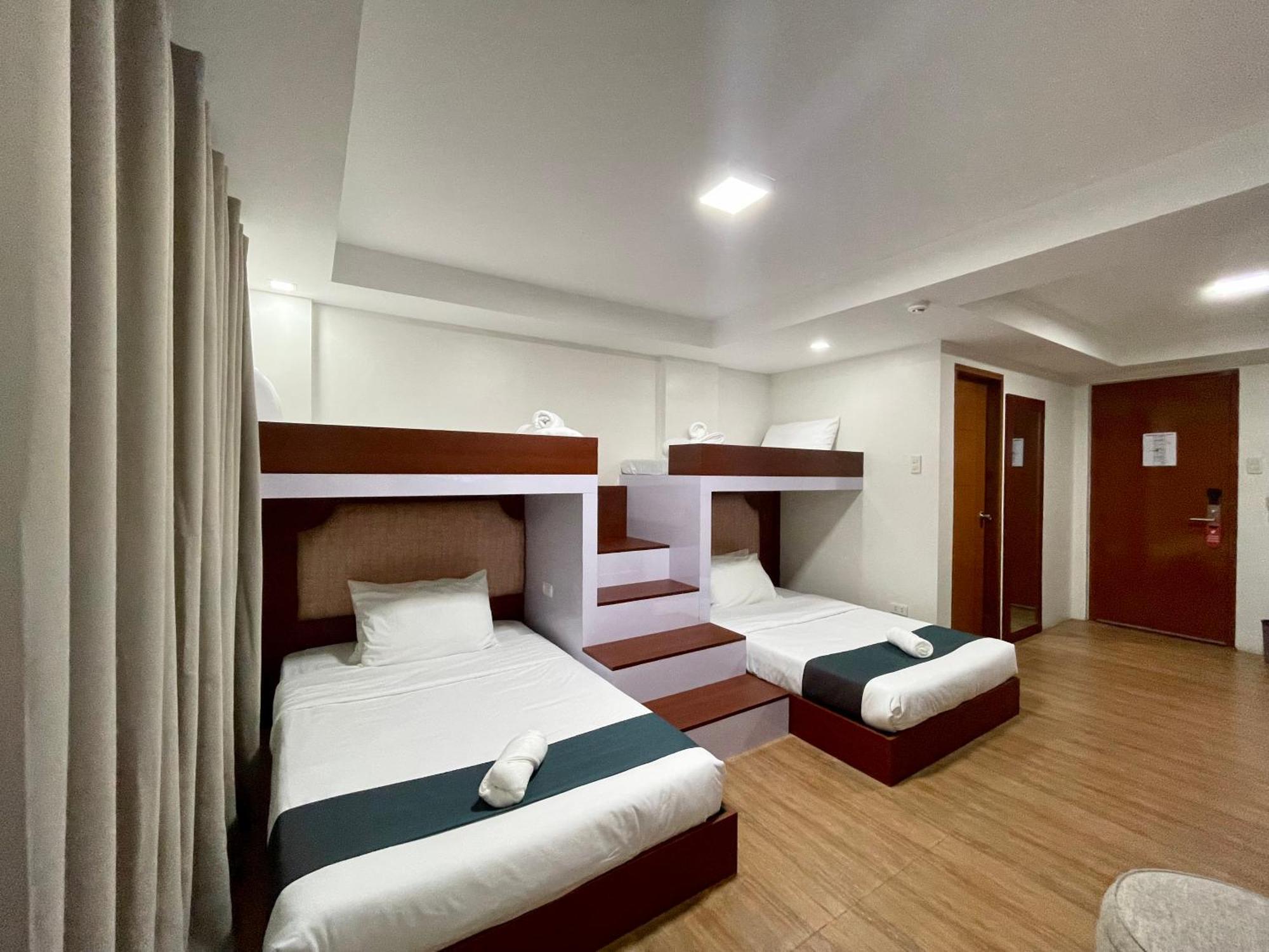 Staycation Hotel San Jose  Bagian luar foto