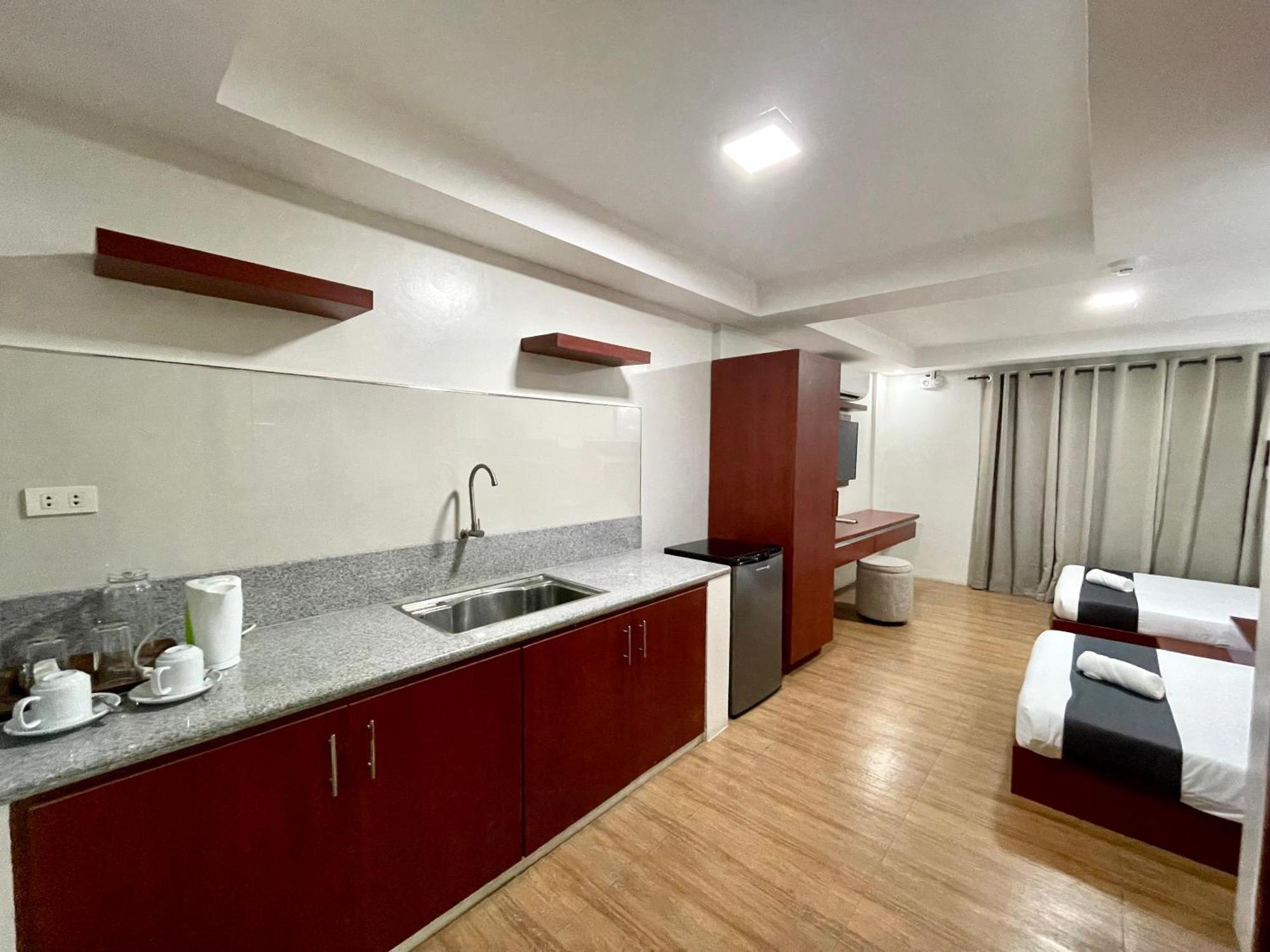 Staycation Hotel San Jose  Bagian luar foto