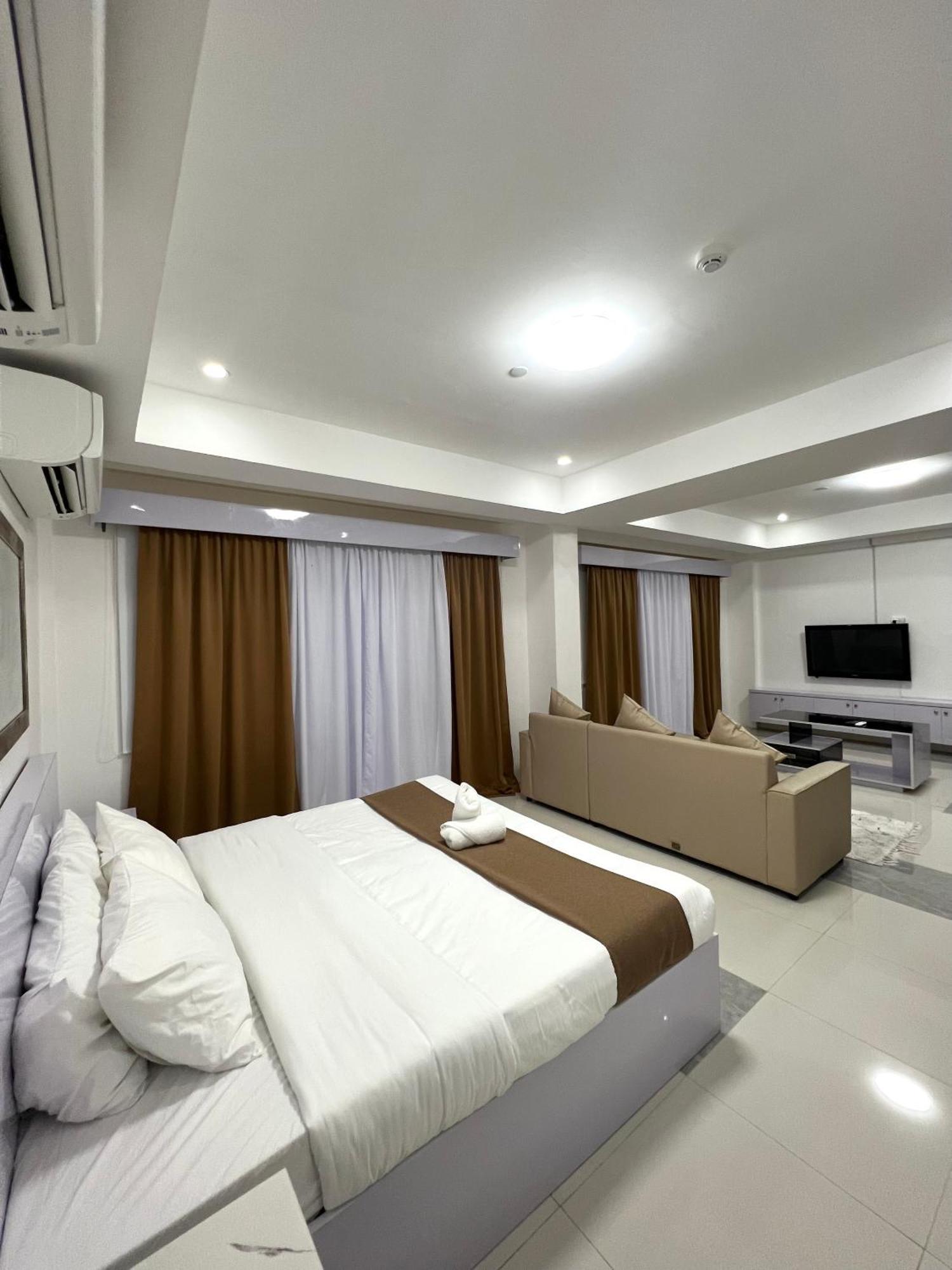 Staycation Hotel San Jose  Bagian luar foto