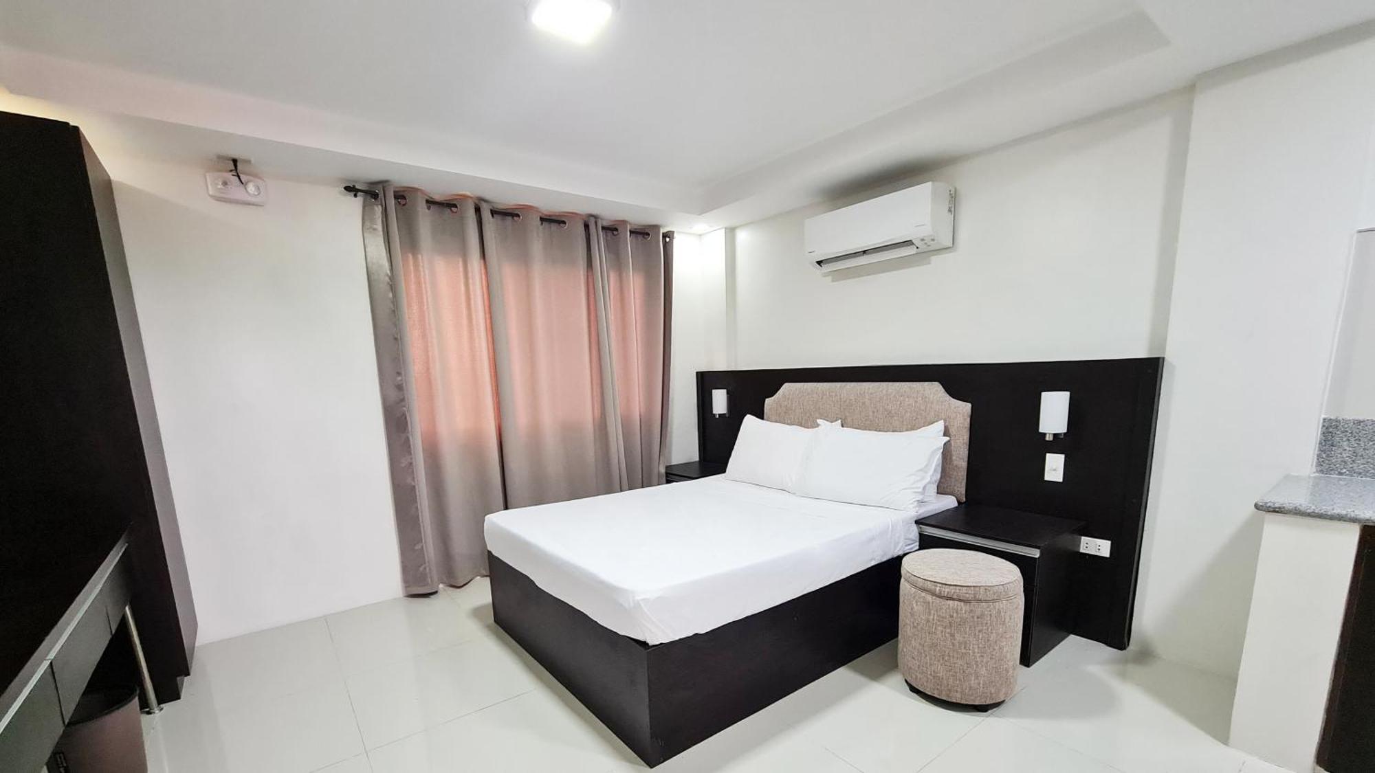 Staycation Hotel San Jose  Bagian luar foto