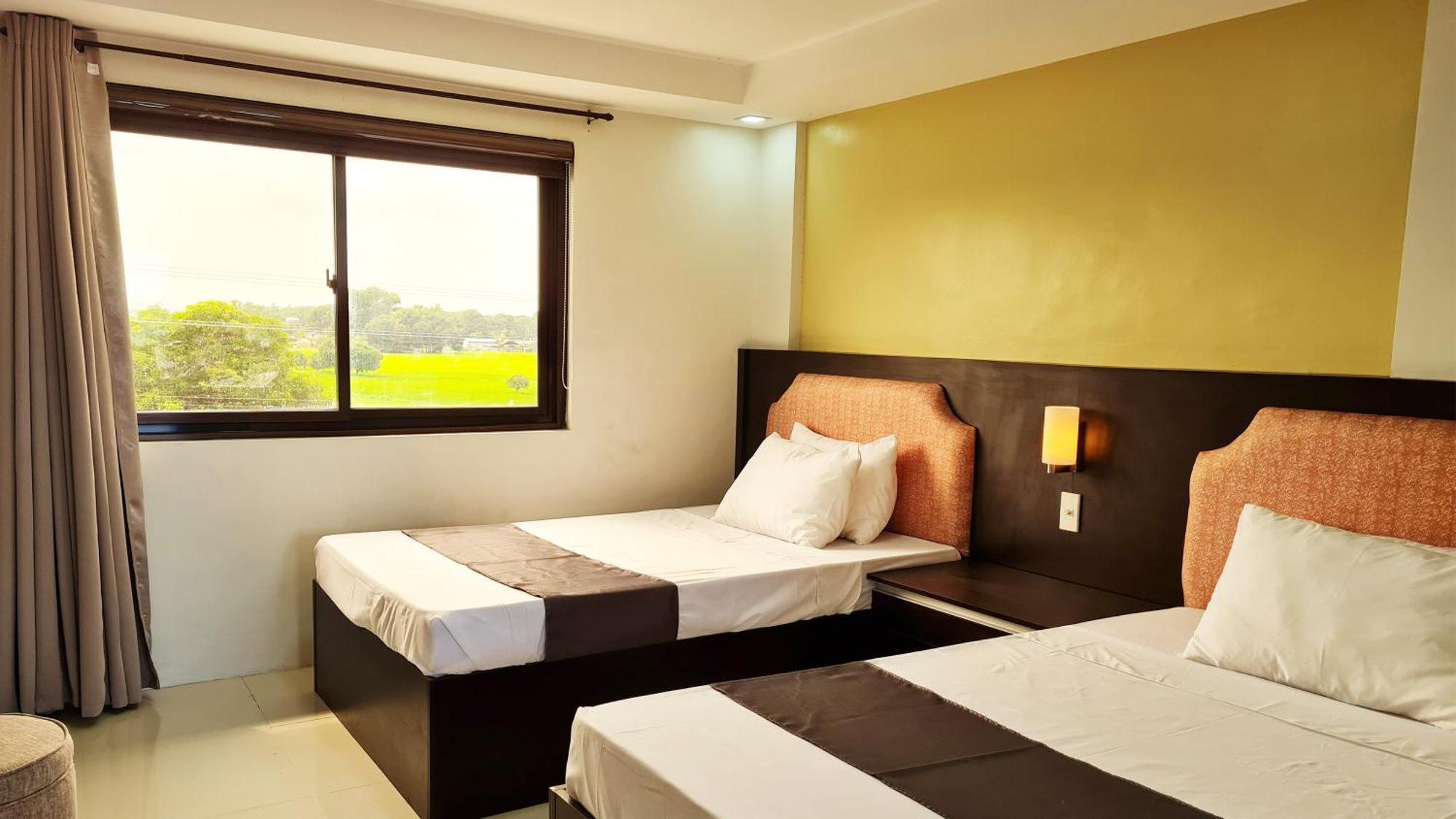 Staycation Hotel San Jose  Bagian luar foto