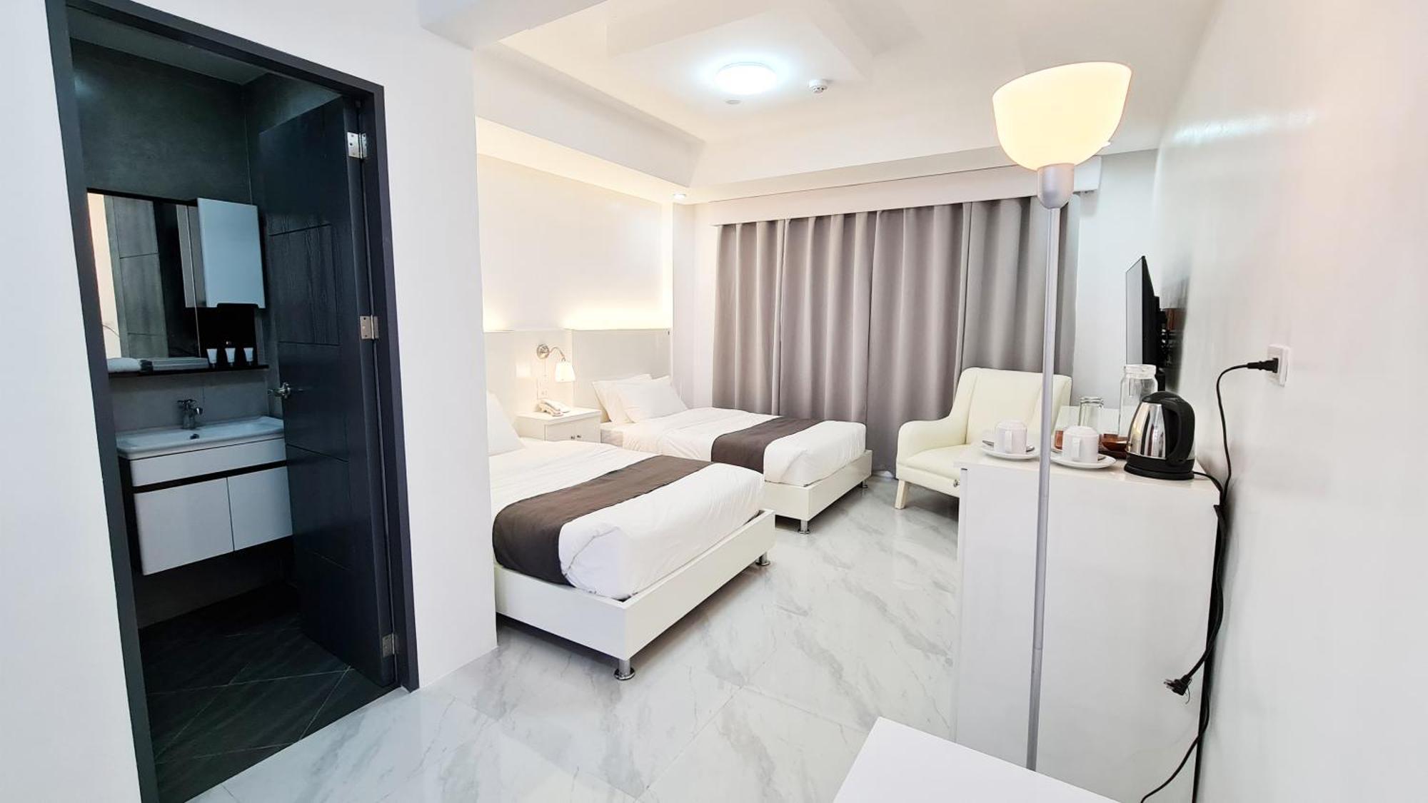 Staycation Hotel San Jose  Bagian luar foto
