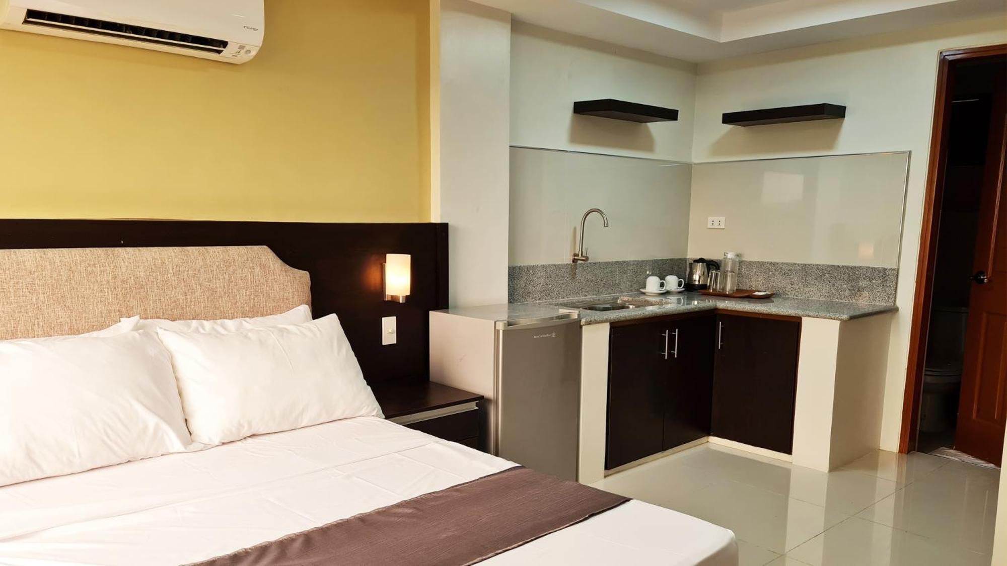 Staycation Hotel San Jose  Bagian luar foto