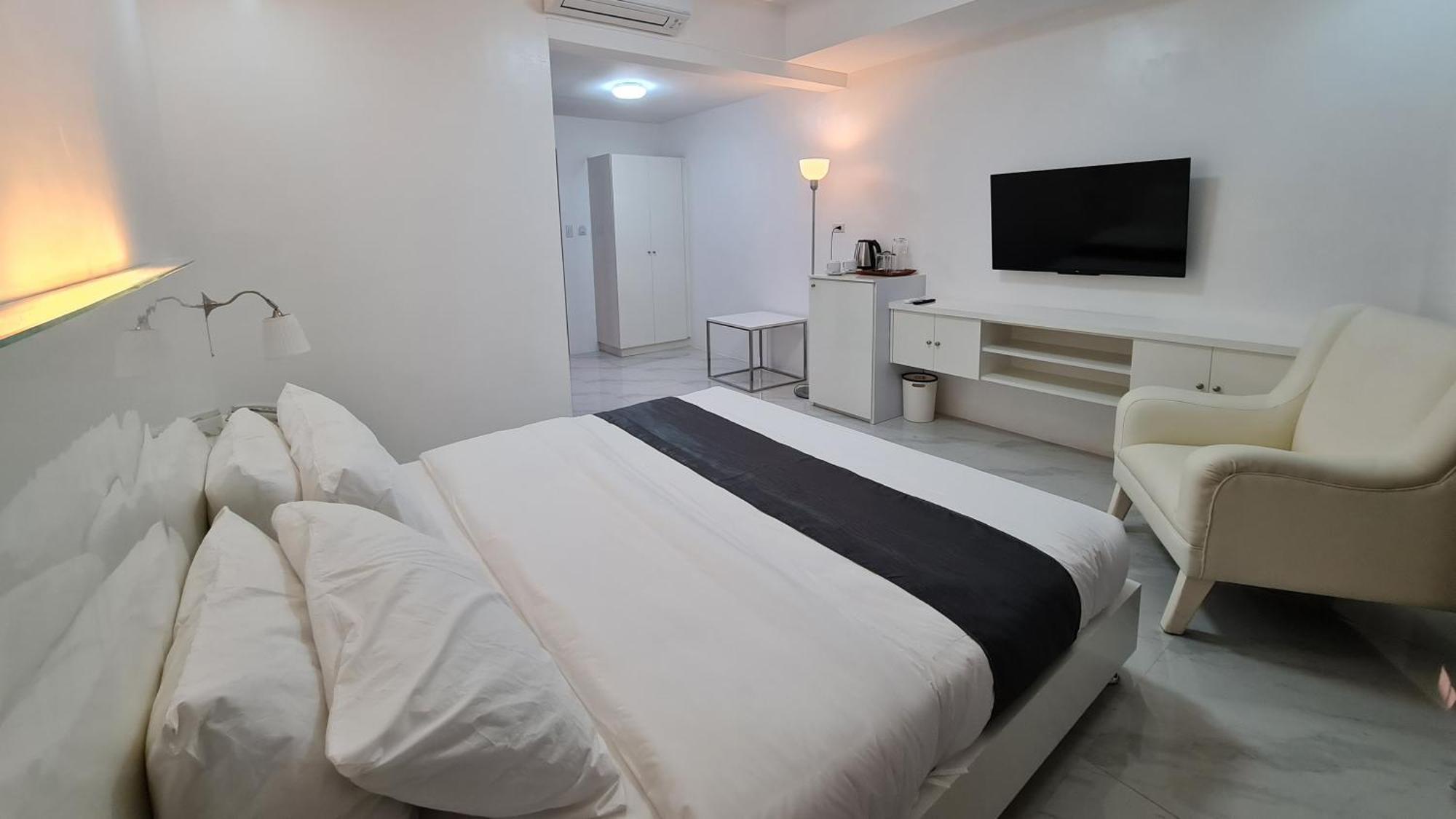 Staycation Hotel San Jose  Bagian luar foto