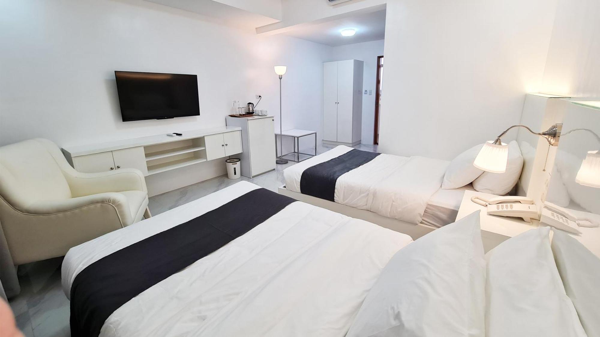 Staycation Hotel San Jose  Bagian luar foto