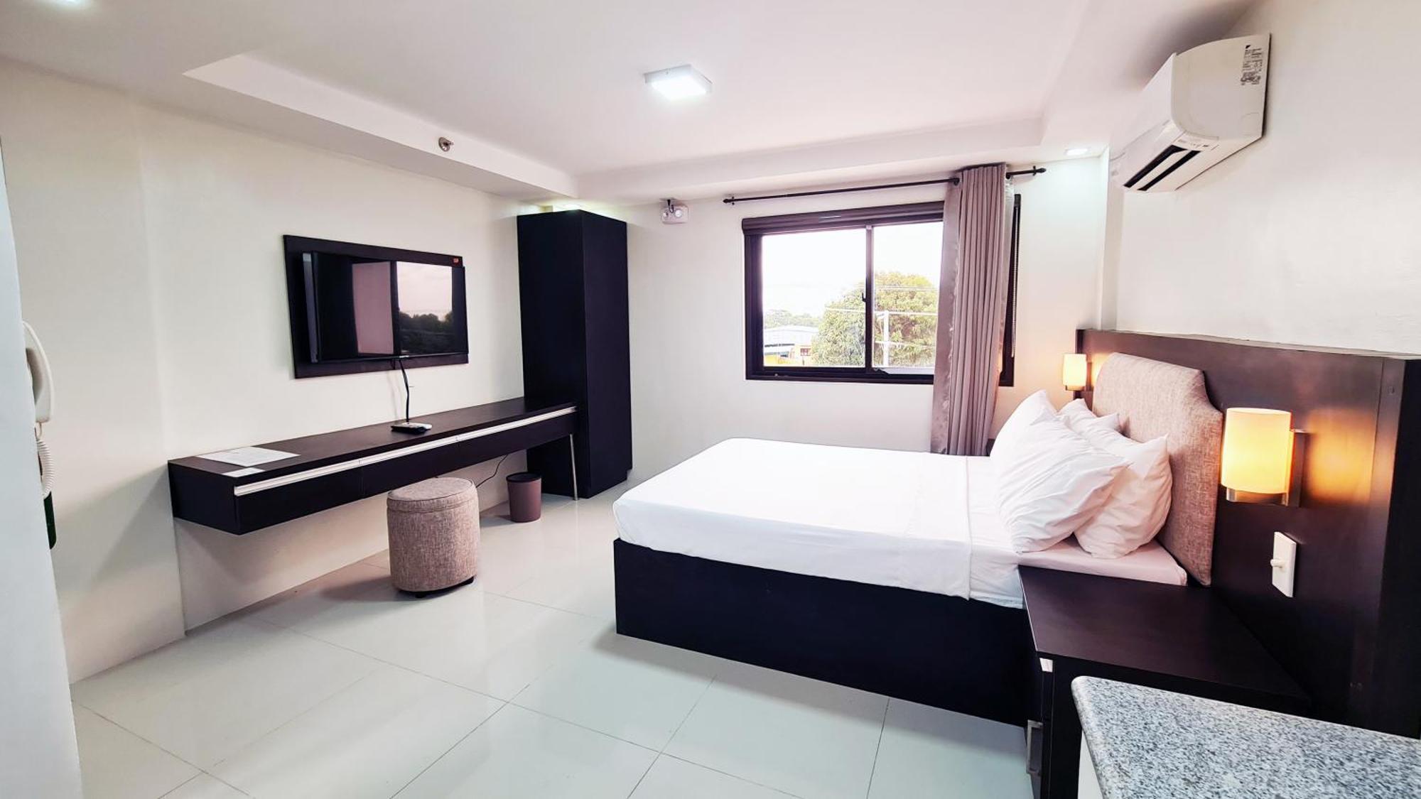 Staycation Hotel San Jose  Bagian luar foto